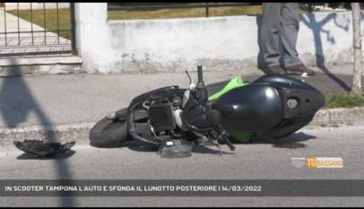 BASSANO DEL GRAPPA | IN SCOOTER TAMPONA L'AUTO E SFONDA IL LUNOTTO POSTERIORE