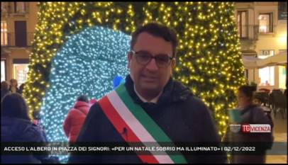 VICENZA | ACCESO L'ALBERO IN PIAZZA DEI SIGNORI: «PER UN NATALE SOBRIO MA ILLUMINATO»